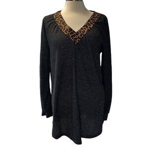 Acting Pro shirt V-neckline w/animal print long sleeve waffle material Sz large